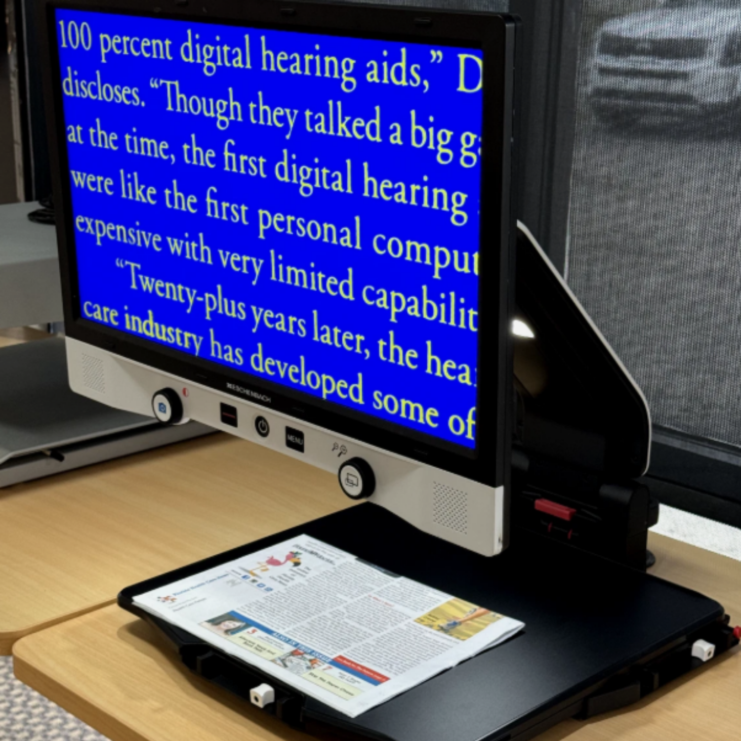Vario Digital 22 FHD Advanced Desktop Video Magnifier