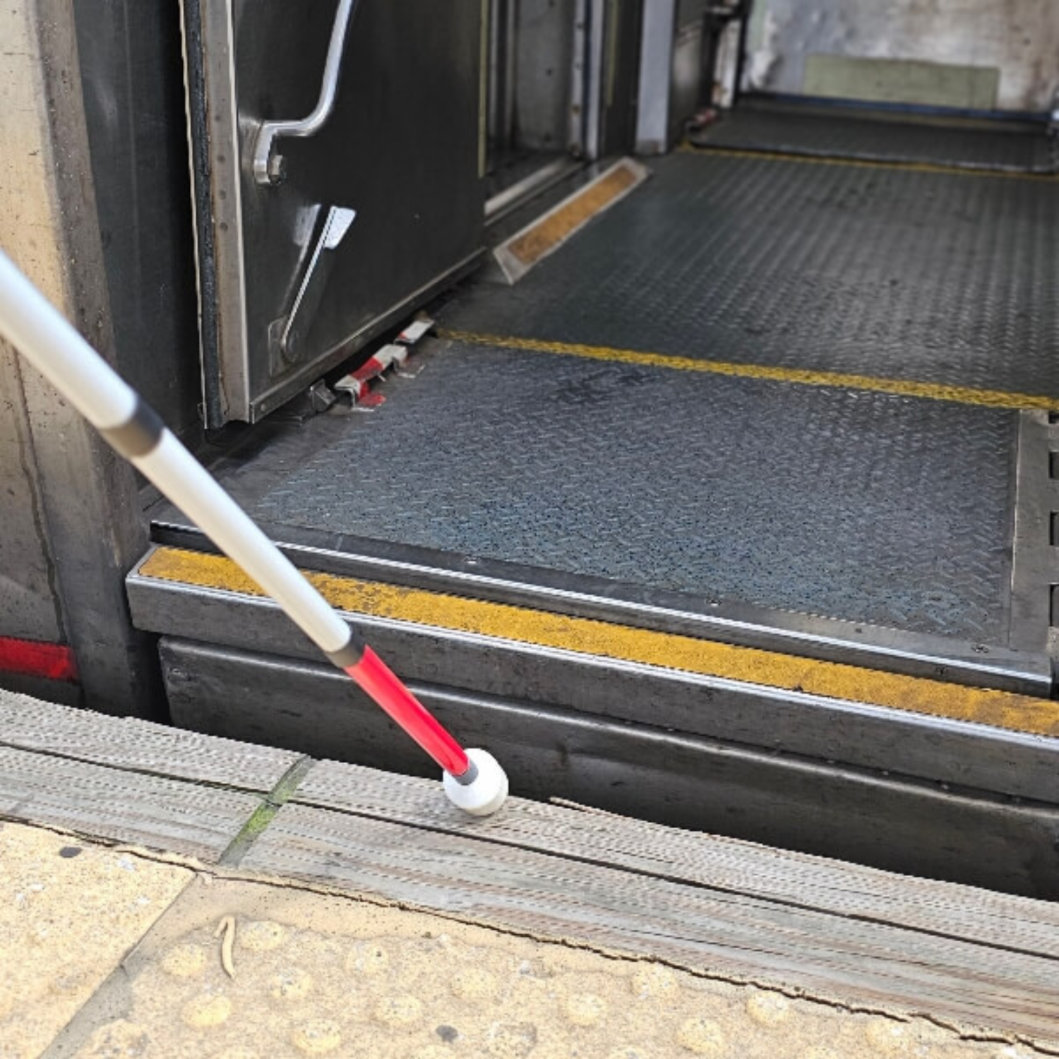 White Awarewolf dome tip approaching moving sidewalk.